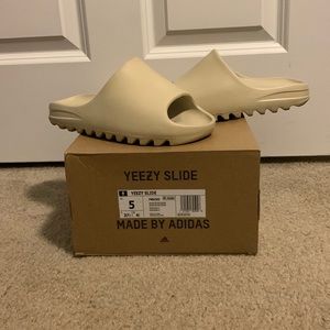 Yeezy Slide (Bone)